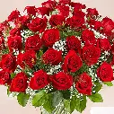 1-kg-chocolaty-red-velvet-cake-with-50-roses-arrangement_3.webp