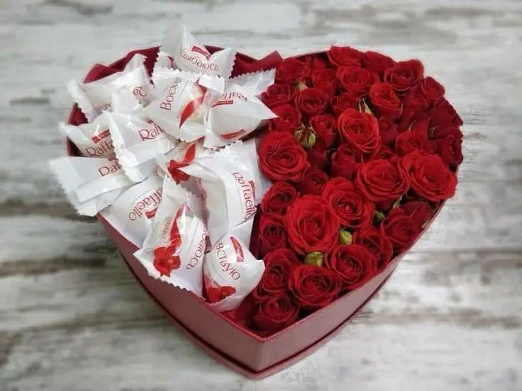 "Romantic Heart-Shaped Gift Box