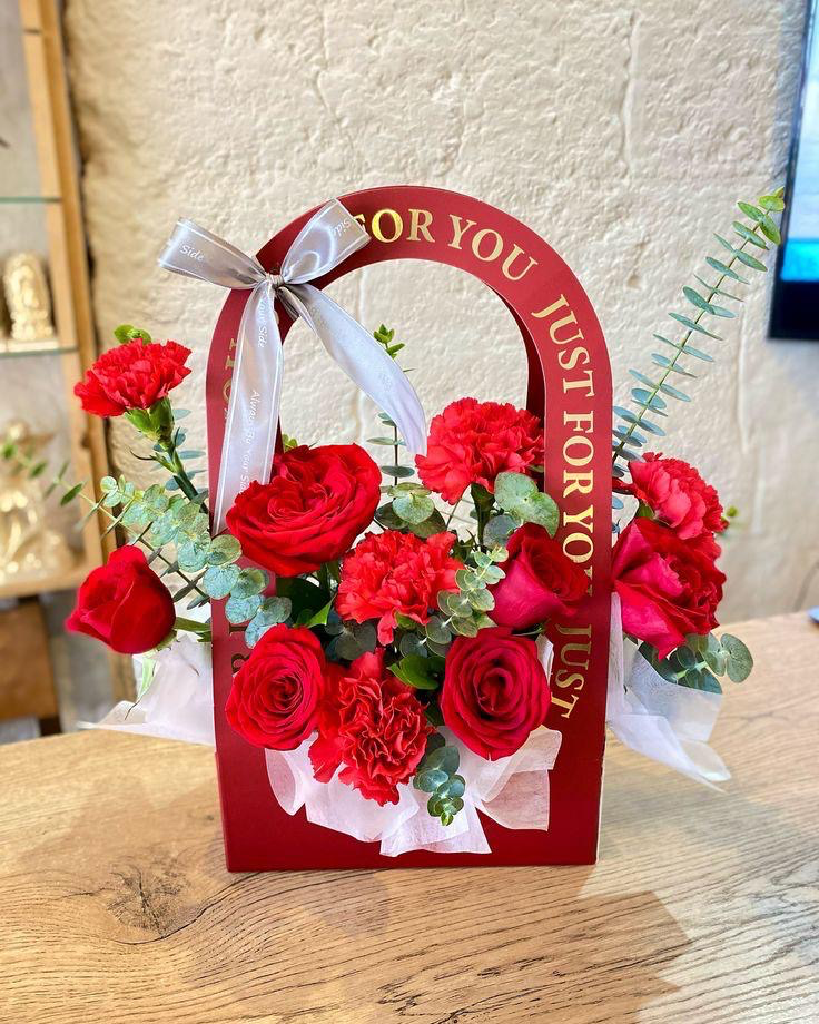 Just for You” Luxury Red Bloom Arrangement ❤️