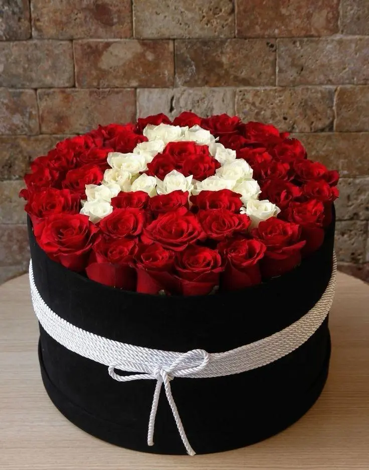 Personalized Initial Rose Hatbox – Custom Luxury Floral Gift